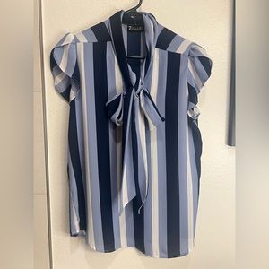 NY&Co blouse, nice to dress under a suit! 😍